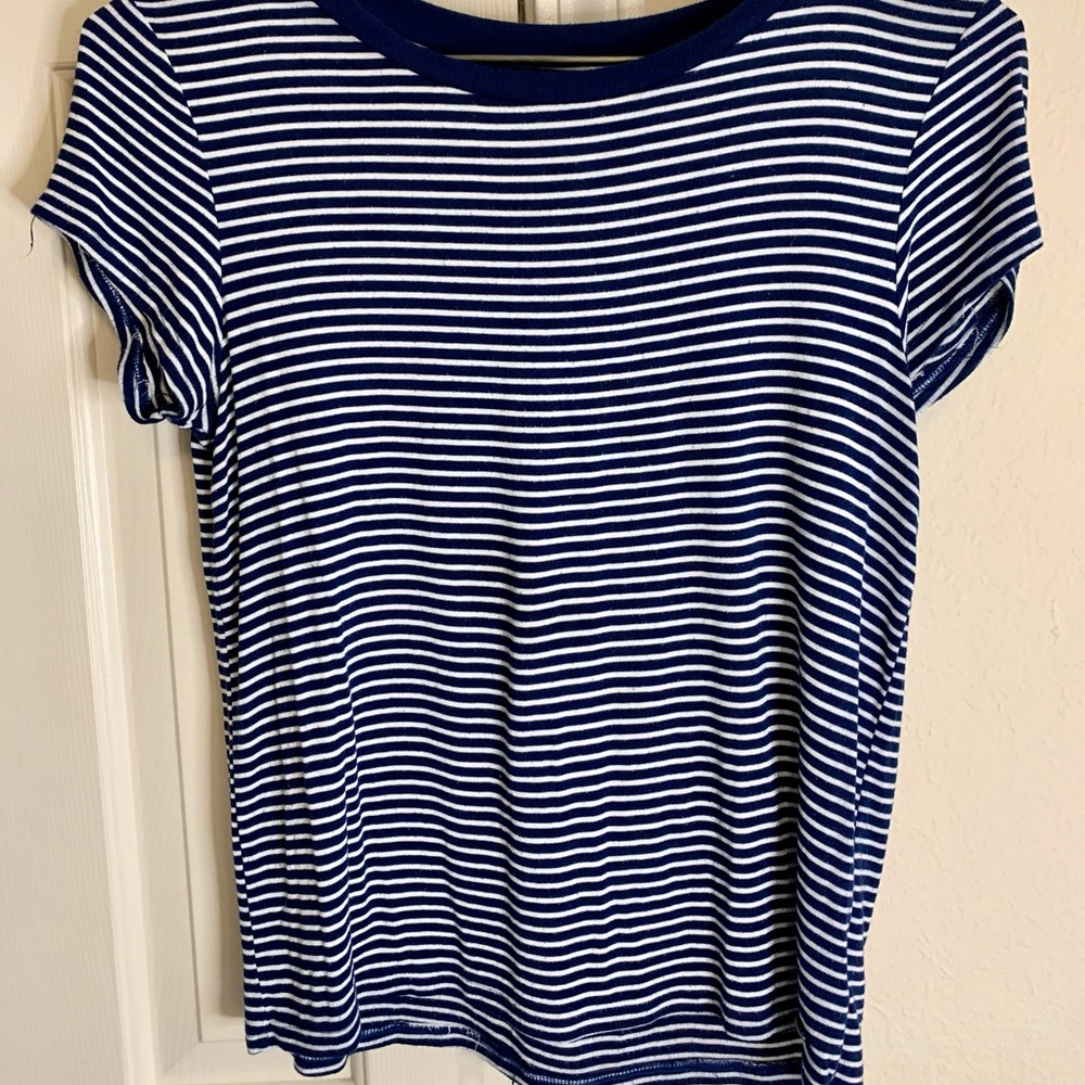Women’s American Eagle comfy shirt.